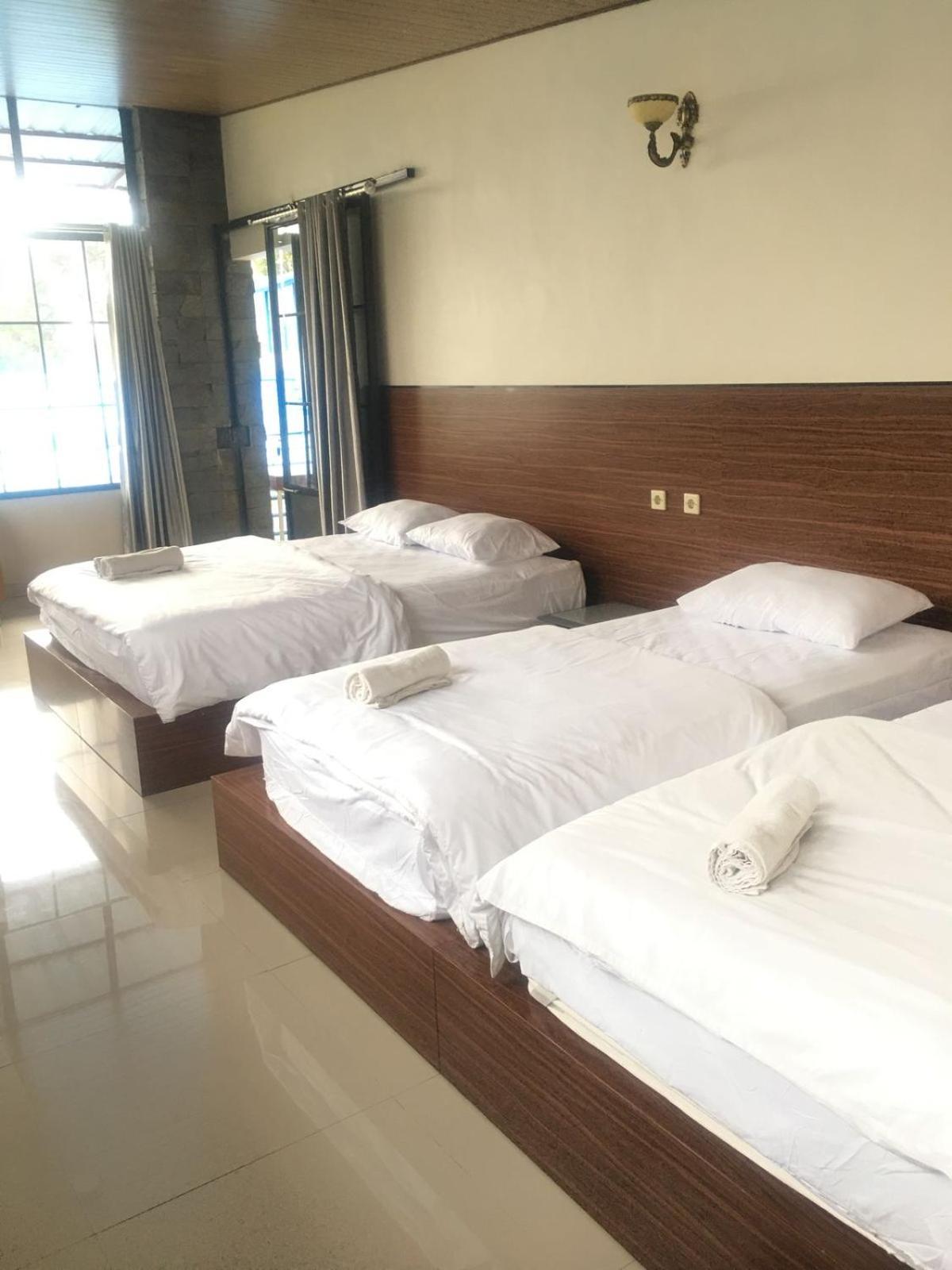 Camp House होटल